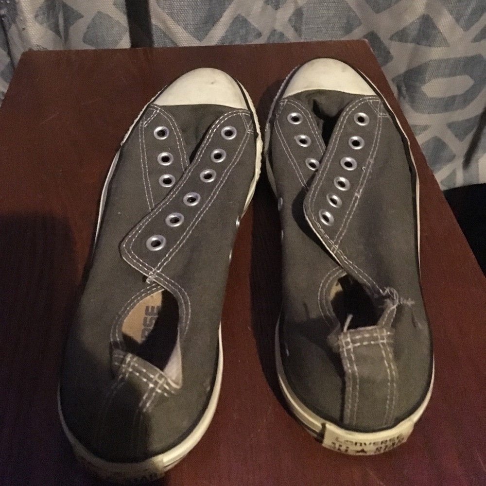 Gray lo-top converse